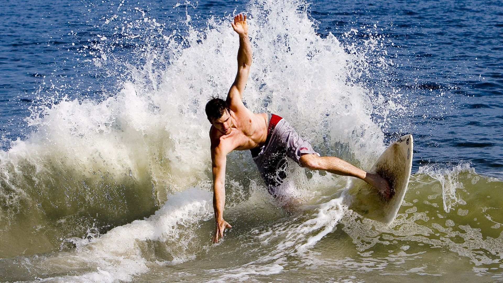 爱游戏体育（AYX）官方APP下载-西甲火热对抗：攻守激烈，精彩纷呈！，西甲榜首大战