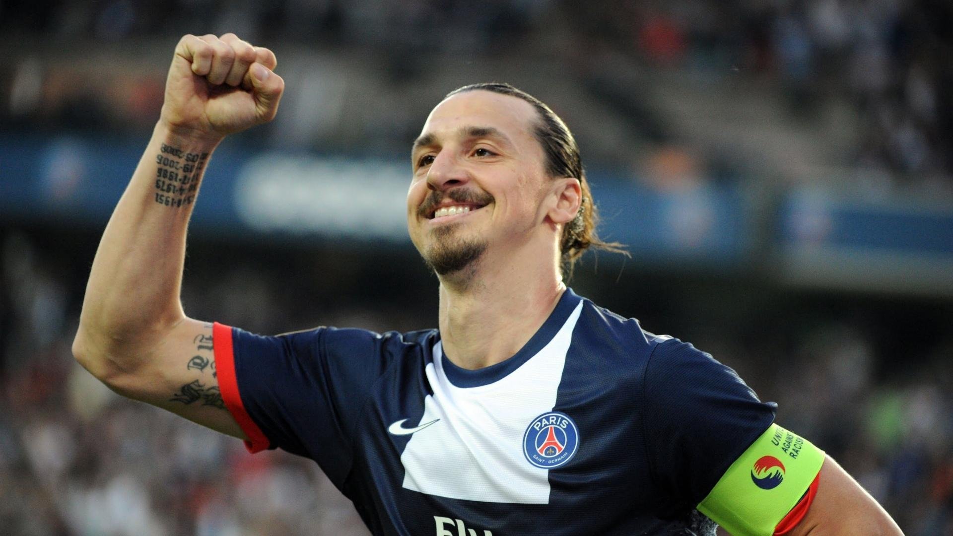 詹姆斯父子同场训练引发关注，詹姆斯父子篮球